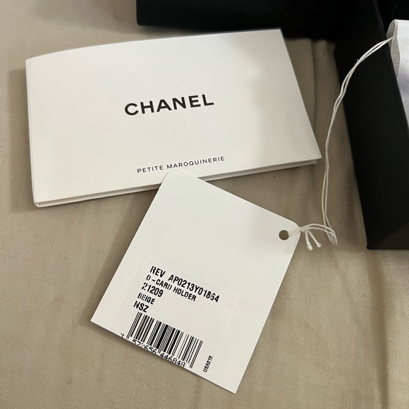 NEW full set. CHANEL beige caviar cardholder with gold CC logo hardware - Picture 5 of 15